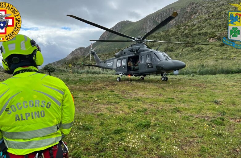 Esercitazioni per il soccorso in terreno impervio nella Riserva dello Zingaro tra Aeronautica Militare e Corpo Nazionale Soccorso Alpino Speleologico